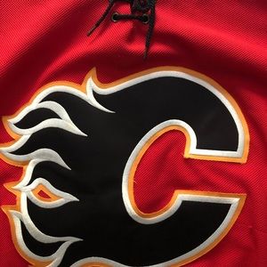 Official NHL Calgary Flames hockey jersey!
